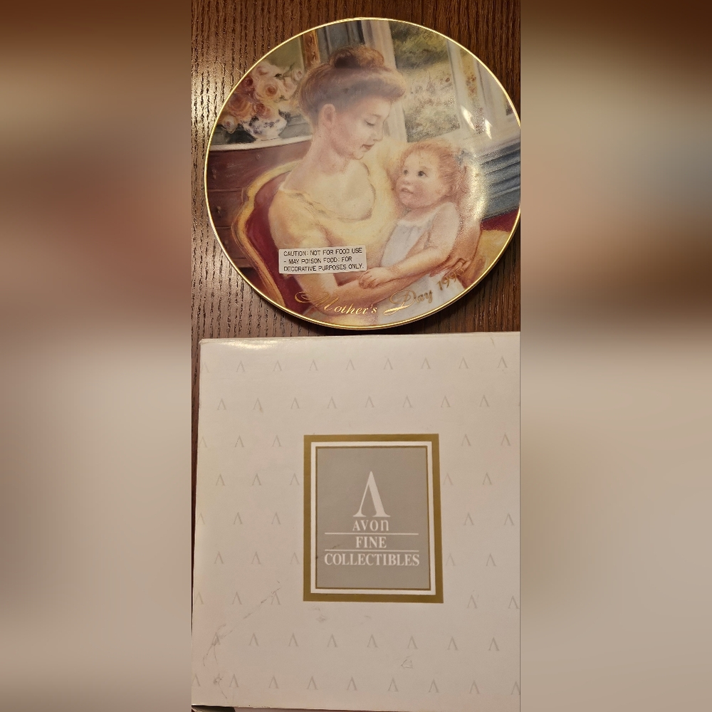 Vintage Avon Fine Collectibles Decor Plate Porcelain Mother Day 1995